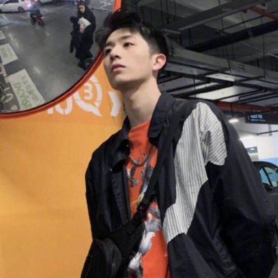成熟小众风格高颜值男生头像图片(精选18张)