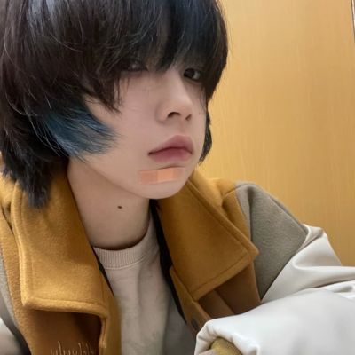 成熟小众风格高颜值男生头像图片(精选18张)