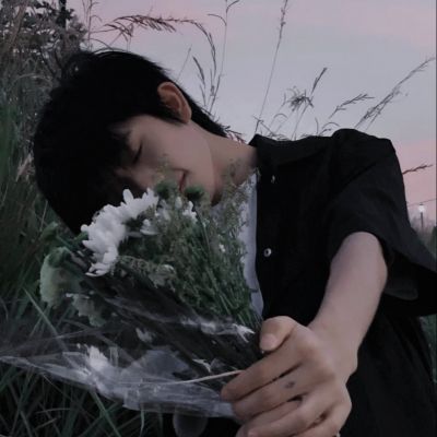 成熟小众风格高颜值男生头像图片(精选18张)