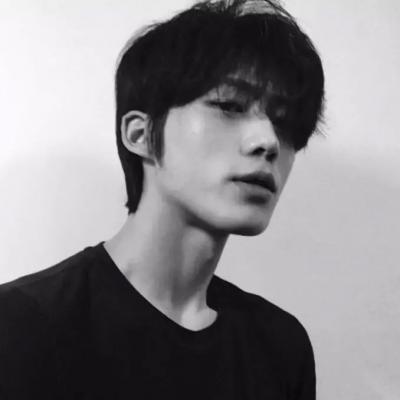 帅气超拽的男生qq头像图片(18张)