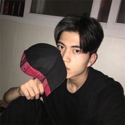 超级帅的超级拽的男生头像(优选32张)