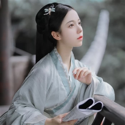 小清新女生微信头像图片大全(18张)