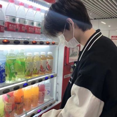 男生头像冷酷帅气图片(18张)