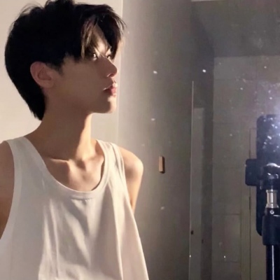 男生头像冷酷帅气图片(18张)