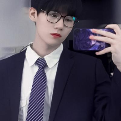 颜值高的男生正脸头像(16张)