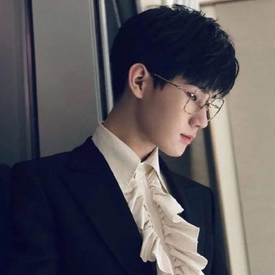 颜值高的男生正脸头像(16张)