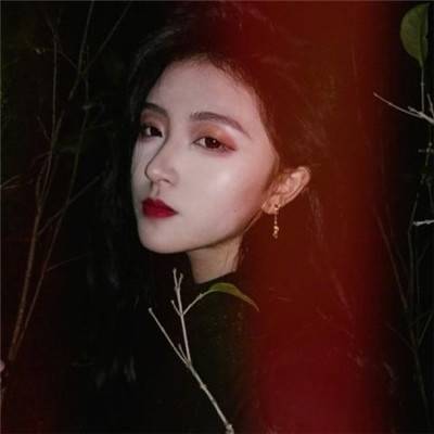 孤独黑暗系女生头像(共18张)
