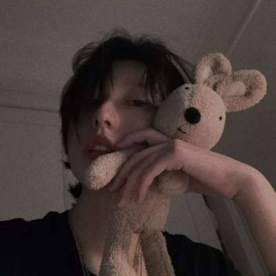 孤独黑暗系女生头像(共18张)