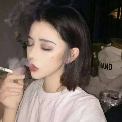 孤独黑暗系女生头像(共18张)