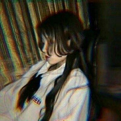 孤独黑暗系女生头像(共18张)