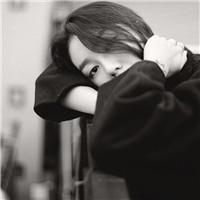 女生灰色伤感头像图片(优选18张)