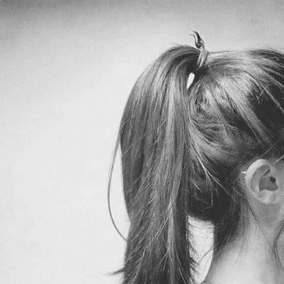 女生灰色伤感头像图片(优选18张)