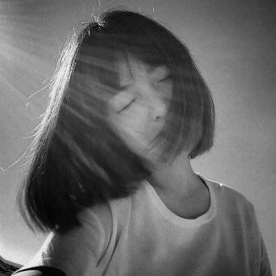 女生灰色伤感头像图片(优选18张)