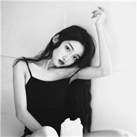 女生灰色伤感头像图片(优选18张)