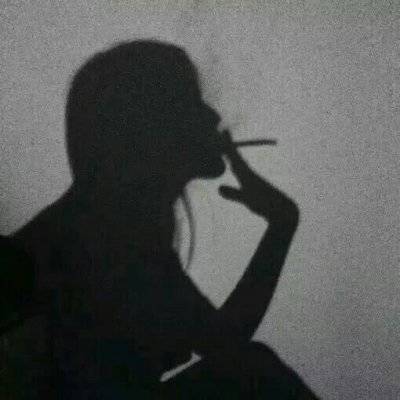 女生灰色伤感头像图片(优选18张)