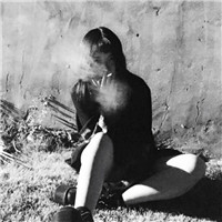 女生灰色伤感头像图片(优选18张)