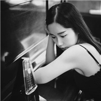 女生灰色伤感头像图片(优选18张)