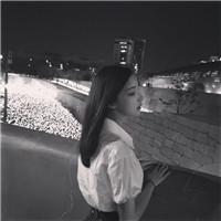 女生灰色伤感头像图片(优选18张)