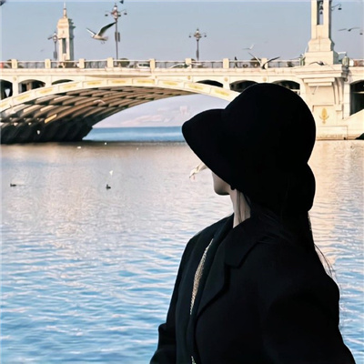 高清有个性的漂亮美女头像图片(共18张)