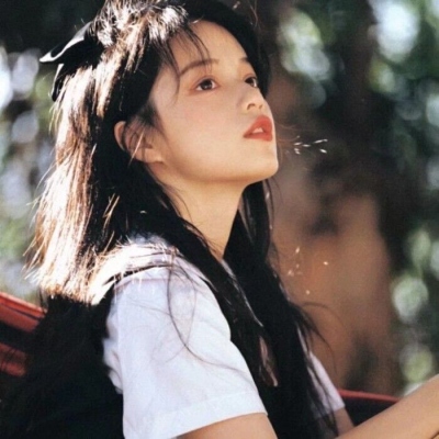 不染世俗的女生头像(精选22张)