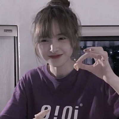 高清紫色系的女生头像图片大全(精选18张)