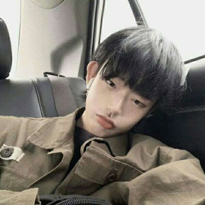 高颜值的浪漫高冷帅哥头像合集图片(优选22张)