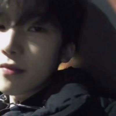 高颜值的浪漫高冷帅哥头像合集图片(优选22张)