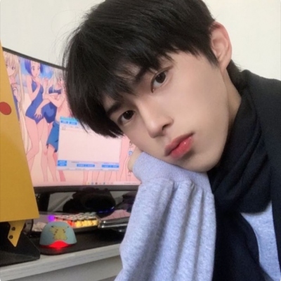 高颜值的浪漫高冷帅哥头像合集图片(优选22张)