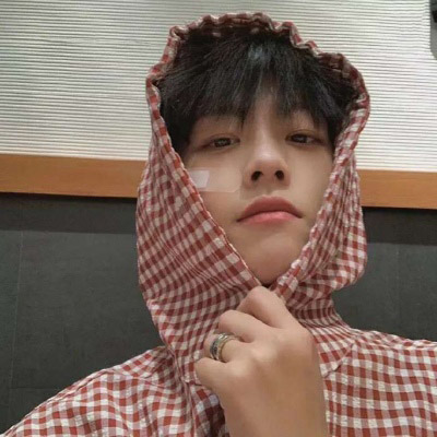 高颜值的浪漫高冷帅哥头像合集图片(优选22张)