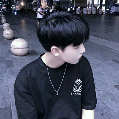 高颜值的浪漫高冷帅哥头像合集图片(优选22张)