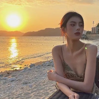 有艺术感的女生头像(共16张)