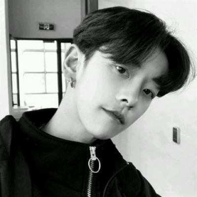 黑白男生帅哥时尚超酷的微信头像(优选18张)