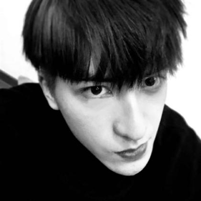 黑白男生帅哥时尚超酷的微信头像(优选18张)