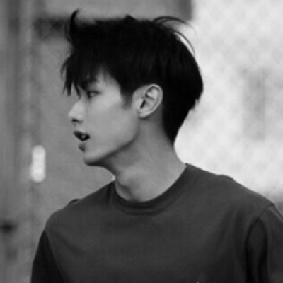 黑白男生帅哥时尚超酷的微信头像(优选18张)