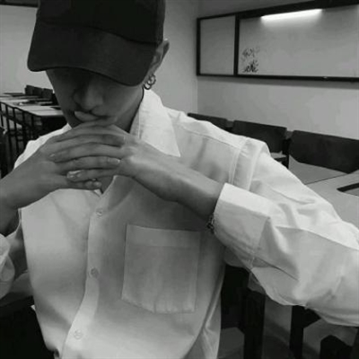 黑白男生帅哥时尚超酷的微信头像(优选18张)