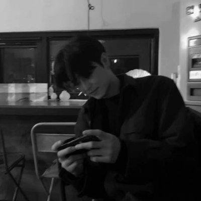 最新高清帅气黑白男头(精选18张)