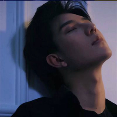 男生忧郁郁闷烦躁头像(共18张)