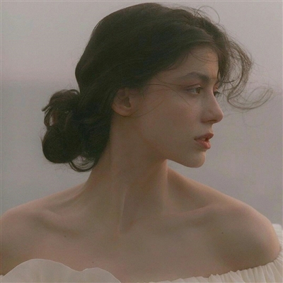 女生穿着婚纱的头像(共26张)