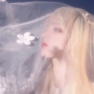 女生穿着婚纱的头像(共26张)