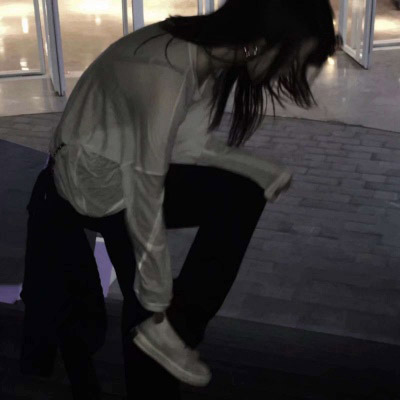 特别颓废丧的女生头像(精选16张)