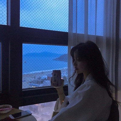 特别颓废丧的女生头像(精选16张)