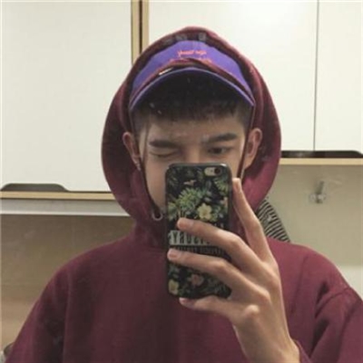 男生手机自拍姿势头像大全图片(20张)