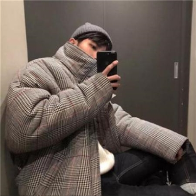 男生手机自拍姿势头像大全图片(20张)