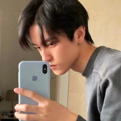 男生手机自拍姿势头像大全图片(20张)