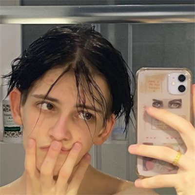 男生手机自拍姿势头像大全图片(20张)