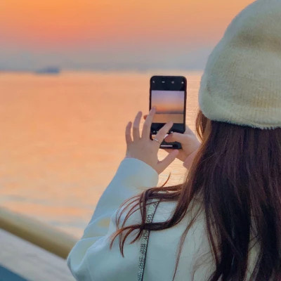 2023最火女生背影头像图片(共20张)