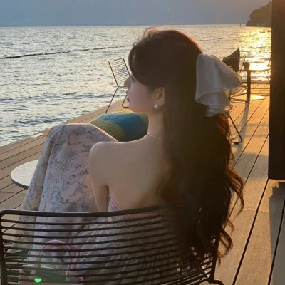 2023最火女生背影头像图片(共20张)