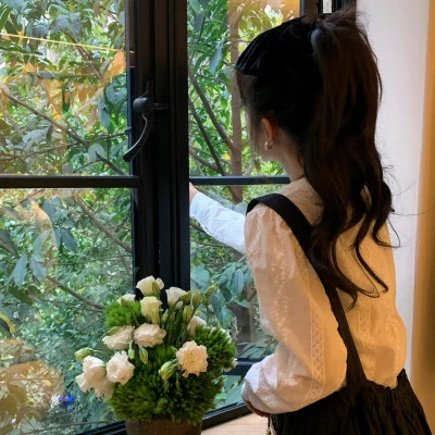 2023最火女生背影头像图片(共20张)