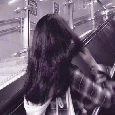 2023最火女生背影头像图片(共20张)