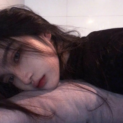 酷酷小姐姐的霸气头像(共18张)